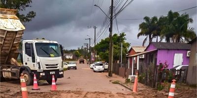 Prefeitura de Cristal libera em meia pista a via principal da Formosa após forte chuva