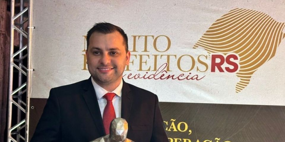Abner Dillmann recebe Prêmio Mérito Prefeitos RS em Evidência