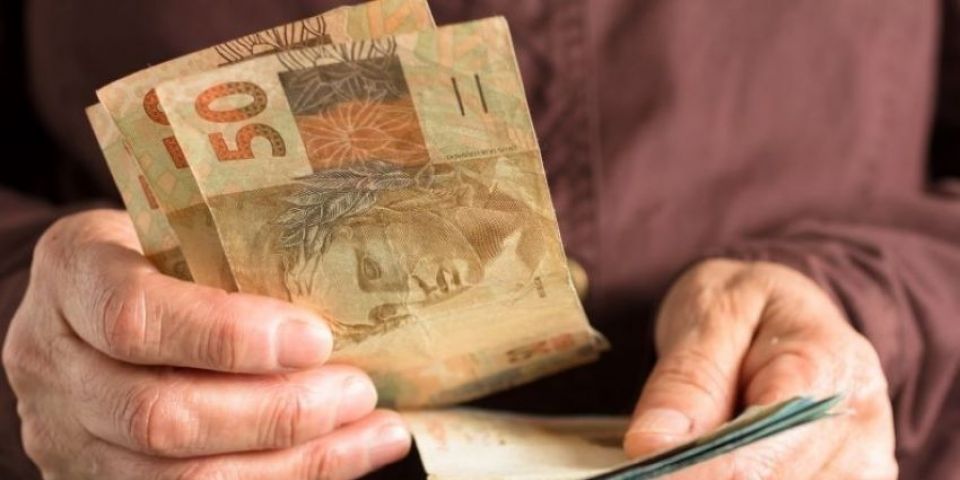 Segunda parcela do 13º salário deve ser paga até a próxima sexta-feira (19)