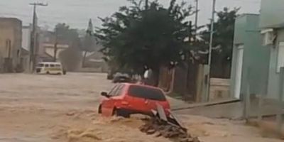 Defesa Civil alerta motoristas e reforça cuidados em alagamentos no RS