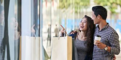 Homens que investem R$ 5 mil por mês em suas parceiras já podem ser considerados Sugar Daddies, aponta MeuPatrocínio