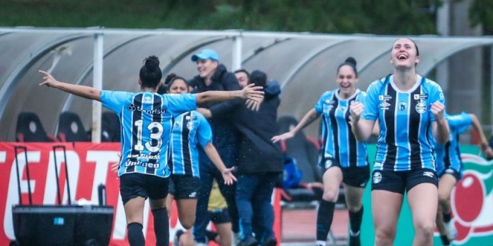 Grêmio bate o Santos nos pênaltis e avança à final da Copinha Feminina
