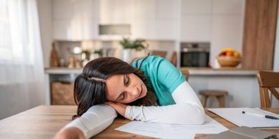 Cansaço persistente no dia a dia: causas, cuidados e sinais de atenção