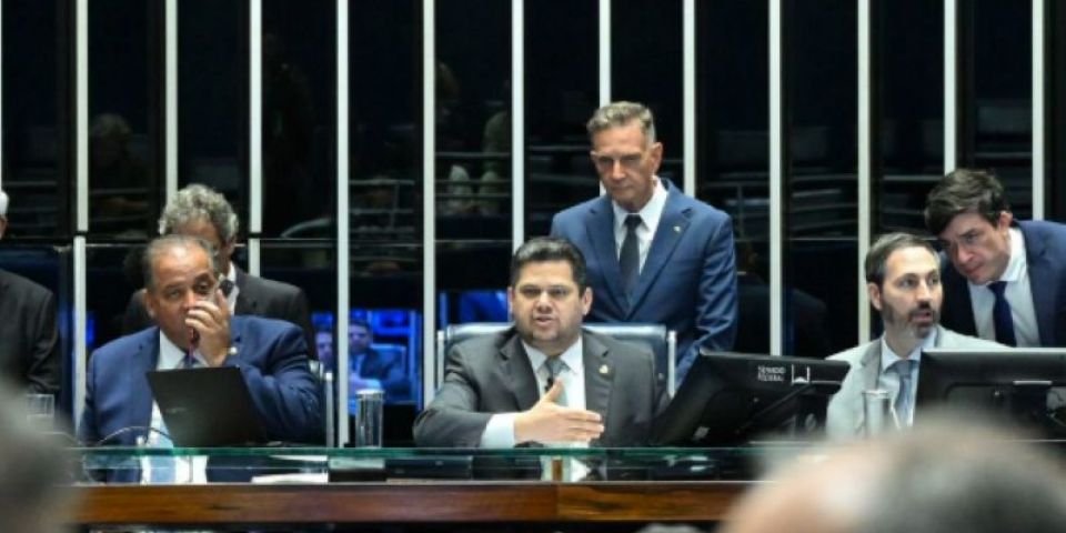 Senado aprova redução das penas dos condenados pelo 8/1 