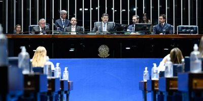 Congresso promulga emenda que libera acúmulo de cargos para professores  