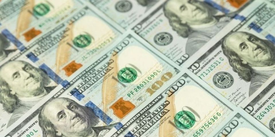 Dólar fica perto de R$ 5,60 com remessas de empresas ao exterior