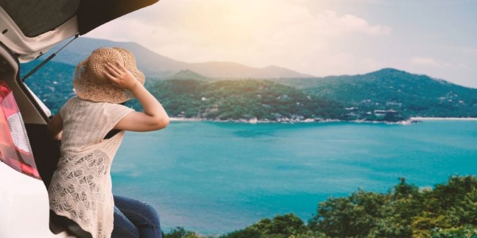 Confira sete cuidados simples que evitam desconfortos e riscos durante viagens no verão