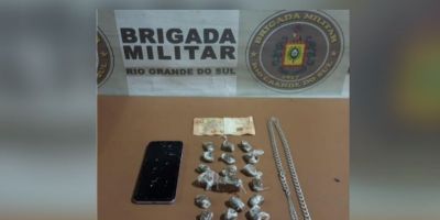 Mulher é presa com maconha, crack, cocaína e dinheiro em Pelotas