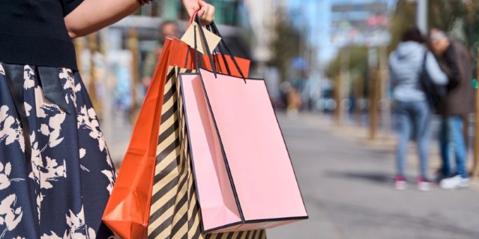 Entenda os direitos do consumidor para trocas de presentes de Natal