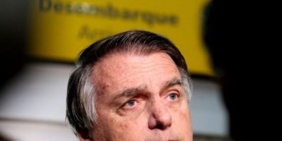 Bolsonaro inicia reabilitação pós-operatória