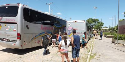 Jovens de Camaquã e região embarcam para Bagé para servirem ao Exército Brasileiro