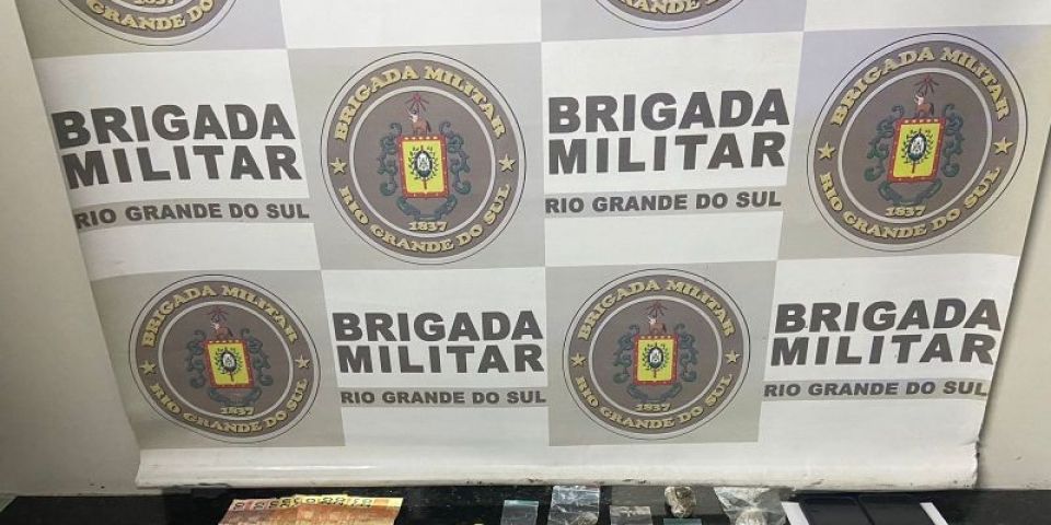 Mulher é presa por tráfico de drogas no Bairro Olaria, em Camaquã