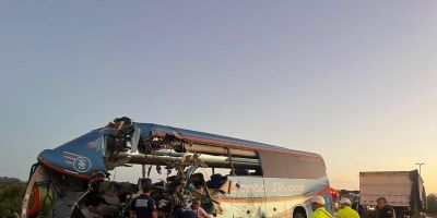 BR-116 em Pelotas deve ser liberada por volta das 23h após acidente com 11 mortes