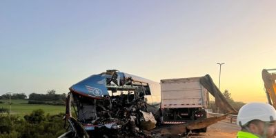 Identificadas as 11 pessoas mortas em colisão frontal entre carreta e ônibus na BR-116 em Pelotas