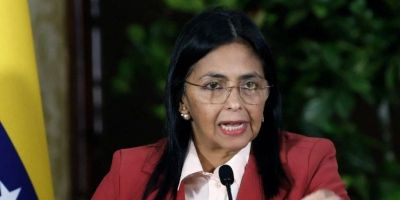 Forças Armadas da Venezuela reconhecem vice como presidente interina