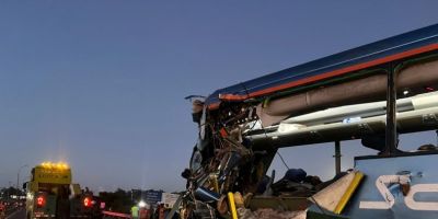 Relatório aponta que motorista de carreta manuseava rádio antes de colisão que matou 11 pessoas na BR-116 em Pelotas