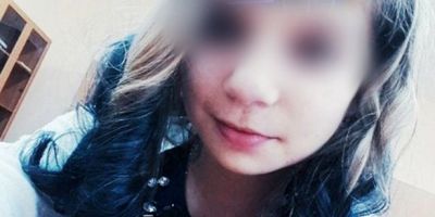 Menina de 14 anos morre eletrocutada ao usar celular que estava carregando durante o banho