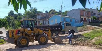 Serviço de limpeza urbana é realizado no bairro Floresta, em Camaquã