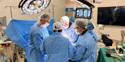 Hospital Moinhos de Vento realiza cirurgia inédita no RS com haste motorizada para alongamento ósseo