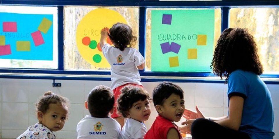 Agora é lei: professor da educação infantil integra carreira do magistério 
