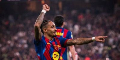 Raphinha marca duas vezes e coloca o Barcelona na final da Supercopa da Espanha