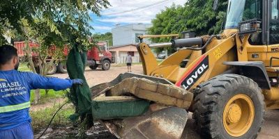 Trabalho de limpeza é realizado no bairro Vila Nova, em Camaquã