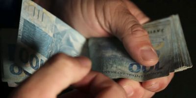  Mais da metade dos brasileiros não guarda dinheiro e tem menos de R$ 25 mil de patrimônio, aponta estudo global