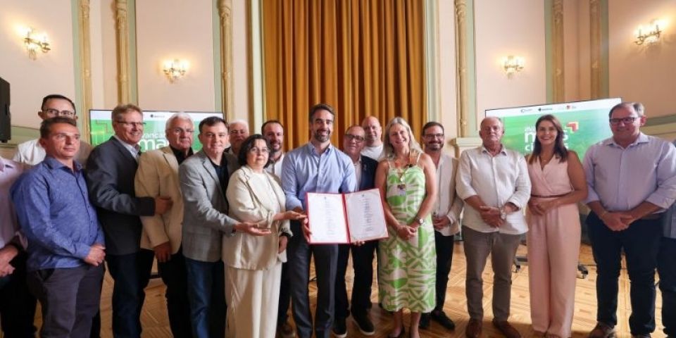 Eduardo Leite assina contratos com 21 municípios contemplados no Programa Avançar Mais Cidades