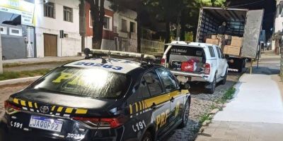 PRF apreende caminhão com R$ 1 milhão em mercadorias importadas ilegalmente no RS