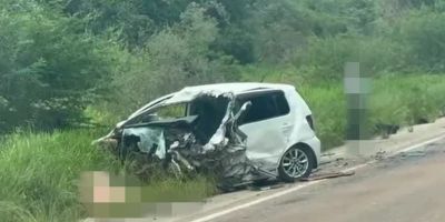 Grave colisão frontal entre carro e caminhonete deixa dois mortos na BR-116, em Tapes