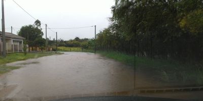Morador do bairro Maria da Graça em Camaquã reclama de alagamentos em sua rua
