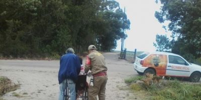 Bombeiros resgatam moradores em Arambaré