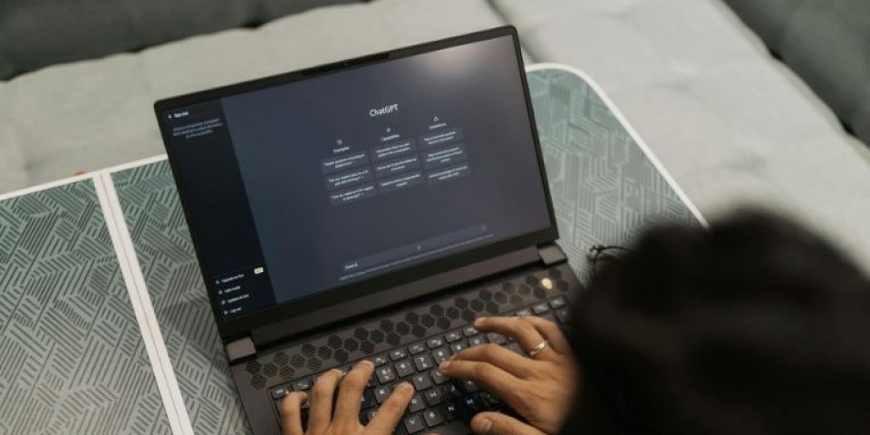 Como usar ChatGPT sem cair no plágio: o que muda na educação com uso da IA