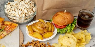 Especialista aponta 5 alimentos que mais atraem baratas