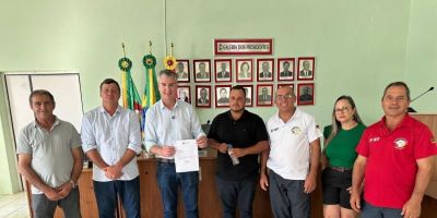 Mesa Diretora da Câmara recebe secretário estadual e anuncia conquistas para Amaral Ferrador