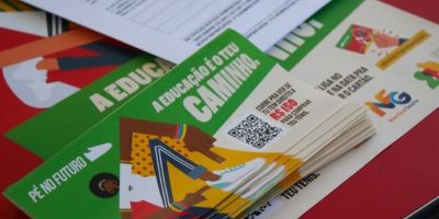 Mais de 100 mil cartões do Programa Pé no Futuro já foram entregues aos estudantes da Rede Estadual