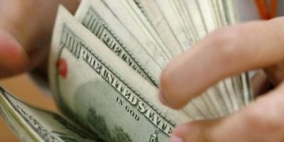 Bovespa fecha em alta e dólar cai ao menor valor desde 9 de dezembro