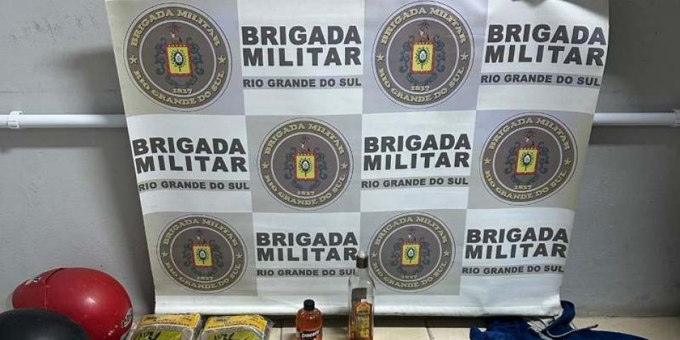 Dupla é presa com revólver e objetos roubados após assalto a comércio, em Camaquã