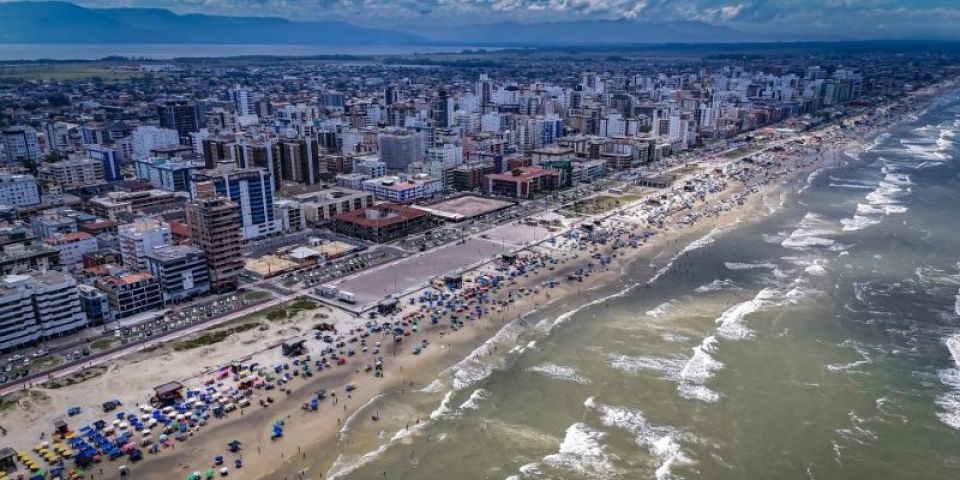 Turismo de verão no Rio Grande do Sul mantém crescimento e projeta novo recorde em 2025/2026