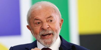 Lula volta a defender mandato para ministros do STF