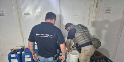 Operação interdita fábrica irregular de sucos e autua supermercados em Porto Alegre