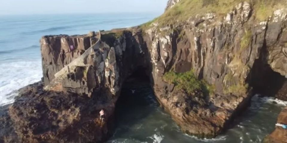 Encontrado corpo de homem que caiu no mar ao tentar tirar foto na Praia da Guarita, em Torres