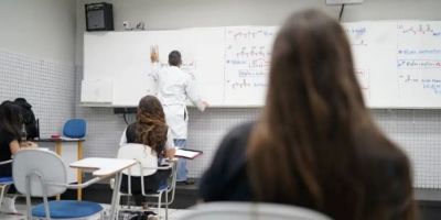 Mais de 700 mil estudantes retornam às aulas em escolas estaduais do RS nesta quarta