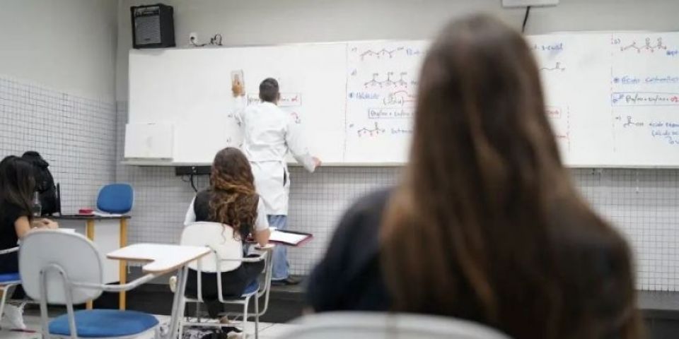 Mais de 700 mil estudantes retornam às aulas em escolas estaduais do RS nesta quarta