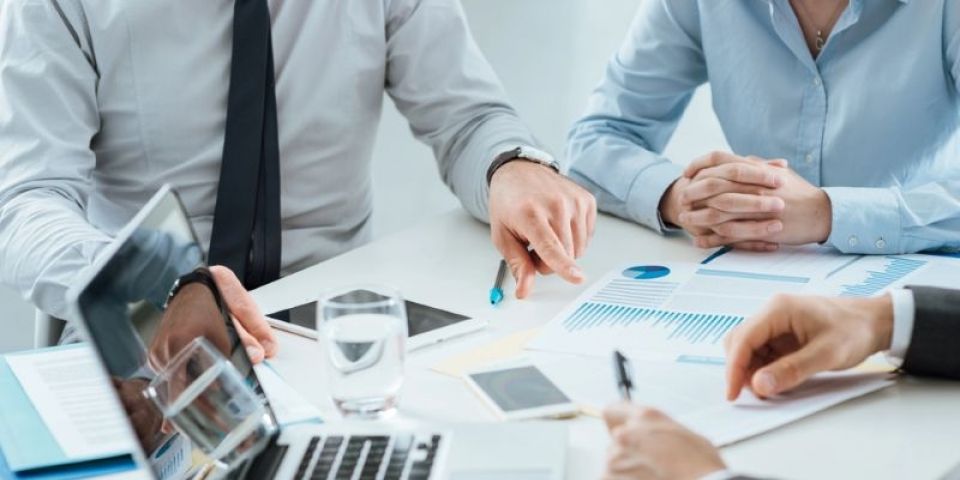 Inadimplência empresarial cresce e exige resposta estratégica para evitar colapso no caixa