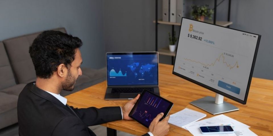 Rainbow Chart ajuda a interpretar o momento do Bitcoin; entenda como funciona