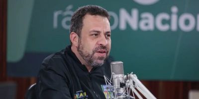 Acabar com a escala 6x1 é prioridade do governo, afirma Boulos