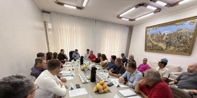 Prefeito de Camaquã realiza reunião com secretários para abordar metas para 2026