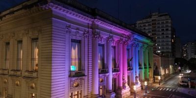 Doenças raras: iluminação do Palácio Piratini muda para conscientizar população