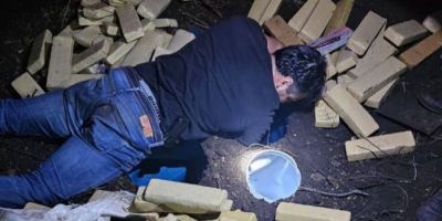 Operação apreende 97 tijolos de maconha que estavam enterrados em propriedade rural em Uruguaiana